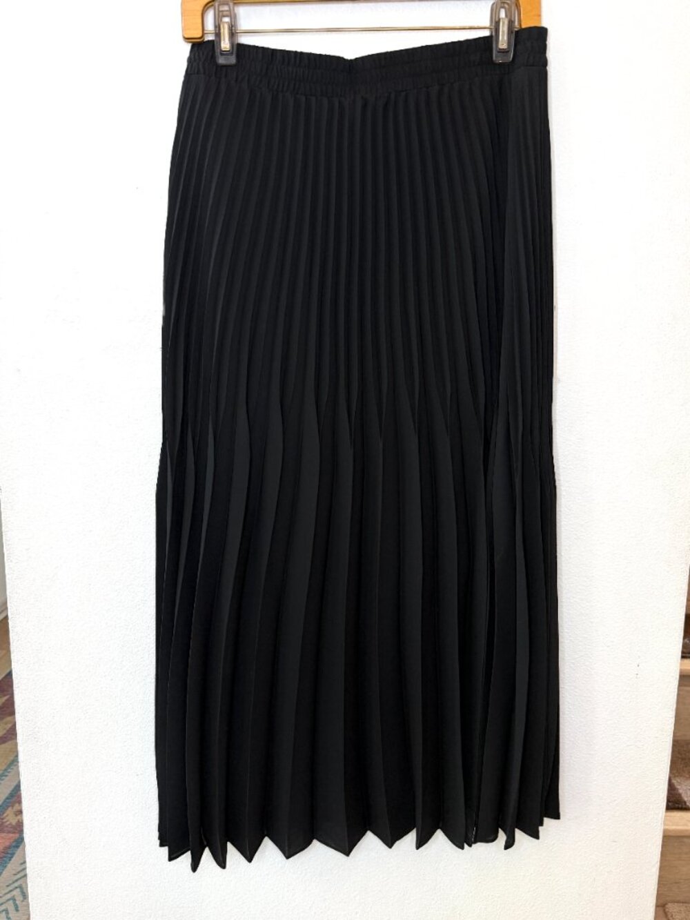Max Studio Pleated Midi Skirt Black Elastic Waist Pull On Flowy Size M NWT $98 - Picture 7 of 7